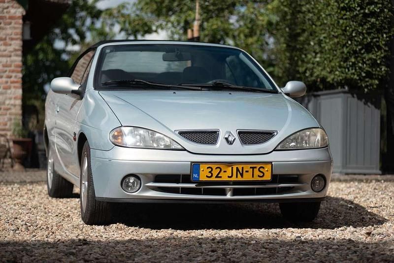 Grijs Gebruikt 2002 Renault Mégane Cabriolet Sportway Cabriolet | € 1.200 (Goede deal) - Afbeelding 1/4