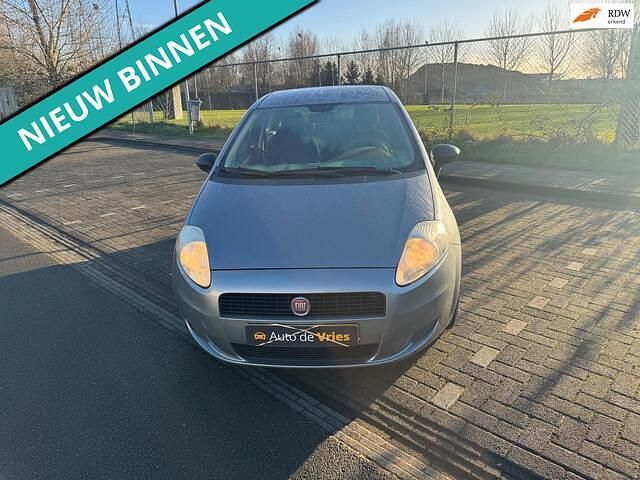 Grijs Occasion 2011 Fiat Grande Punto Hatchback | € 2.450 (Duur) - Afbeelding 1/4