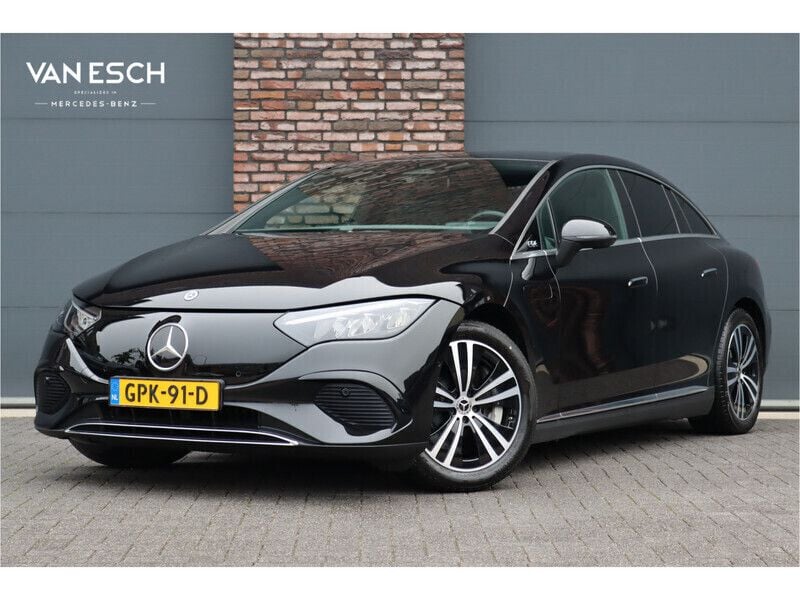 Zwart Gebruikt 2024 Mercedes EQE300 Luxury Sedan | € 52.500 - Afbeelding 1/4