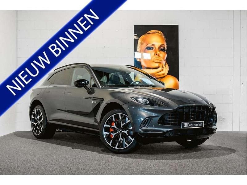 Grijs (metallic) Gebruikt 2021 Aston Martin DBX SUV | € 139.500 (Goede deal) - Afbeelding 1/4