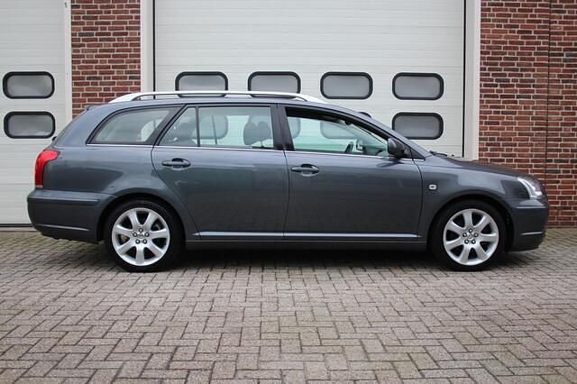 Occasion Toyota Avensis Executive 147 PK (108 kW) 2005 Grijs Stationwagen