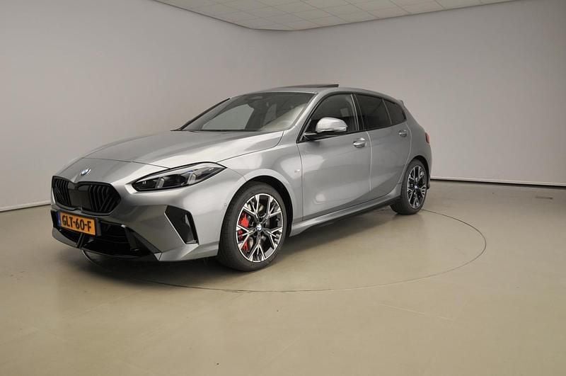Grijs Gebruikt 2024 BMW 120 M Sport Hatchback | € 38.900 (Super prijs) - Afbeelding 1/4