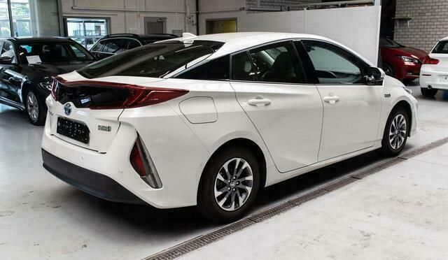 Occasion Toyota Prius Lounge 98 PK (72 kW) 2017 Wit Hatchback