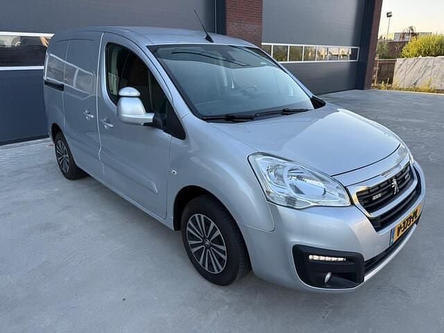Zilver Gebruikt 2018 Peugeot Partner Premium MPV | € 5.495 (Goede deal) - Afbeelding 1/4
