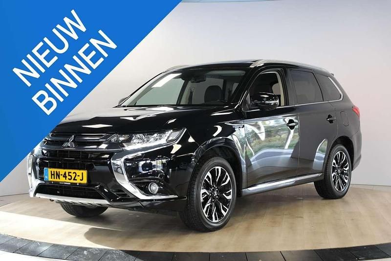 Zwart Gebruikt 2015 Mitsubishi Outlander P-HEV Instyle SUV | € 16.900 (Duur) - Afbeelding 1/4