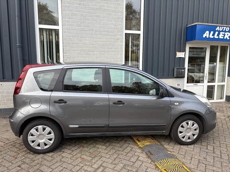 Grijs Gebruikt 2011 Nissan Note MPV | € 3.575 (Goede deal) - Afbeelding 1/4