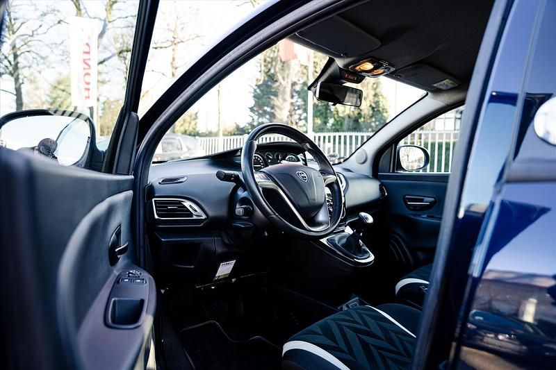 Occasion Lancia Ypsilon 84 PK (61 kW) 2015 Blauw (metallic) Hatchback