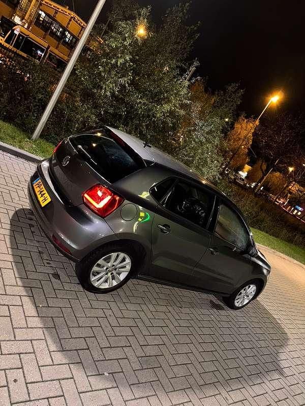 Gebruikt 2016 VW Polo Comfortline Sedan | € 5.500 (Eerlijke prijs) - Afbeelding 1/4