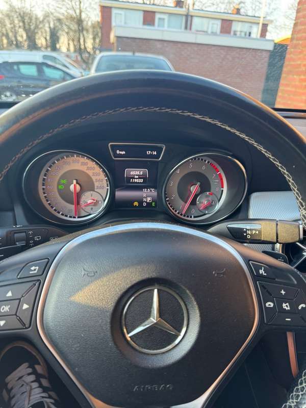 Bruin Gebruikt 2015 Mercedes GLA200 Ambition SUV | € 17.000 (Eerlijke prijs) - Afbeelding 1/4