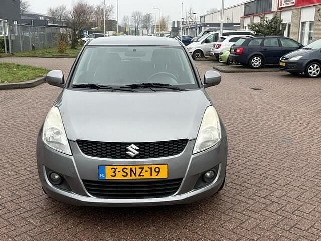 Grijs Gebruikt 2011 Suzuki Swift Exclusive Hatchback | € 2.699 (Goede deal) - Afbeelding 1/4