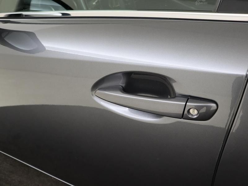 Occasion Lexus IS300h Business Edition 223 PK (164 kW) 2015 Grijs Sedan