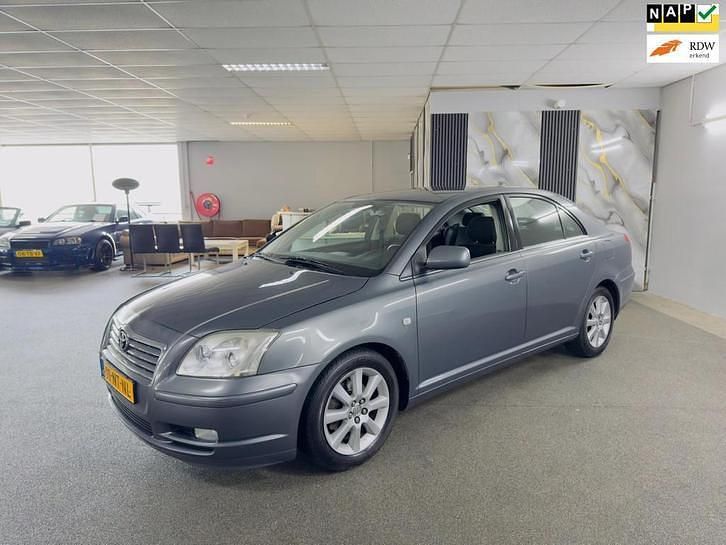 Gebruikt 2004 Toyota Avensis Luna | € 3.895 - Afbeelding 1/4