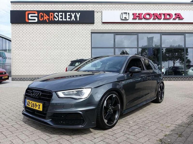 Grijs Gebruikt 2014 Audi A3 Ambiente Hatchback | € 13.750 (Eerlijke prijs) - Afbeelding 1/4