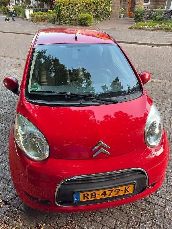 Rood Gebruikt 2009 Citroën C1 Hatchback | € 2.000 (Eerlijke prijs) - Afbeelding 1/3