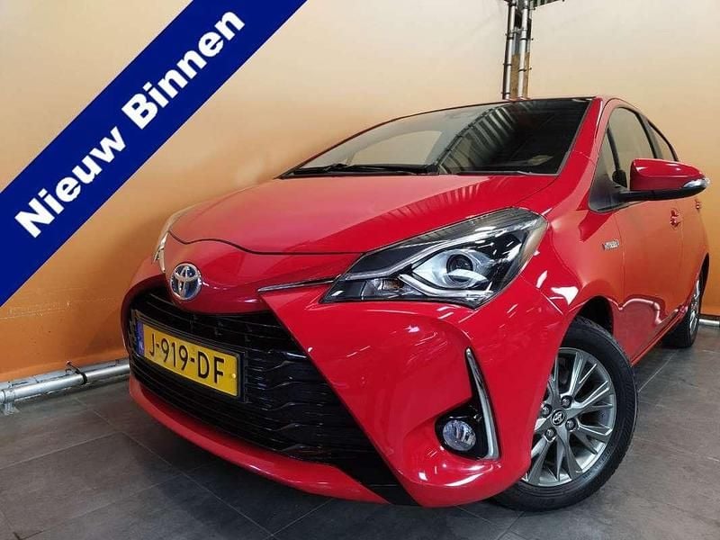 Rood Gebruikt 2020 Toyota Yaris Hybrid Hatchback | € 17.250 (Super prijs) - Afbeelding 1/4