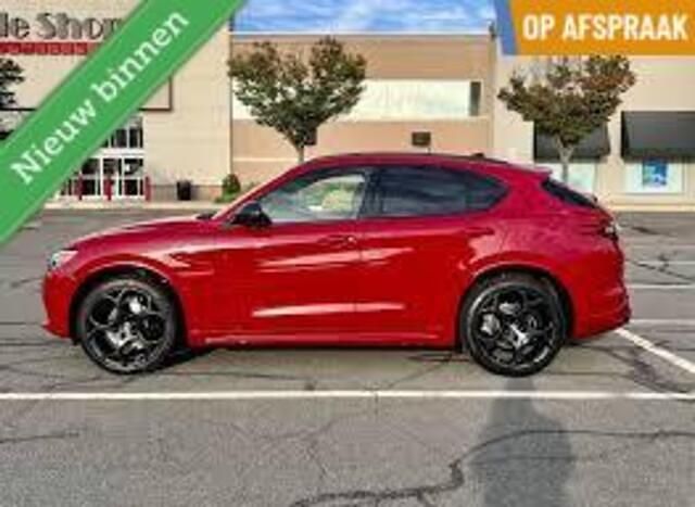 Rood Gebruikt 2022 Alfa Romeo Stelvio Estrema SUV | € 53.950 (Iets duurder) - Afbeelding 1/4