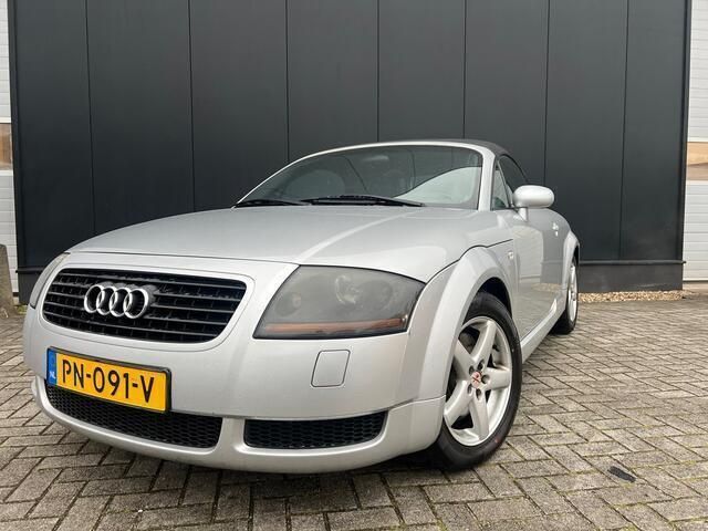 Grijs Gebruikt 2002 Audi TT Roadster Cabriolet | € 4.495 (Eerlijke prijs) - Afbeelding 1/4