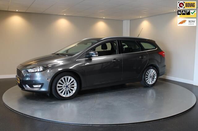 Grijs Gebruikt 2016 Ford Focus Titanium Stationwagen | € 9.440 (Iets duurder) - Afbeelding 1/4