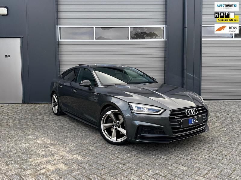 Grijs Gebruikt 2018 Audi A5 S-Line Coupé | € 26.950 (Eerlijke prijs) - Afbeelding 1/4