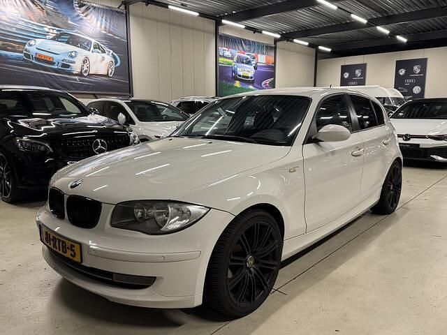 Wit Gebruikt 2008 BMW 118 Hatchback | € 4.950 (Goede deal) - Afbeelding 1/3