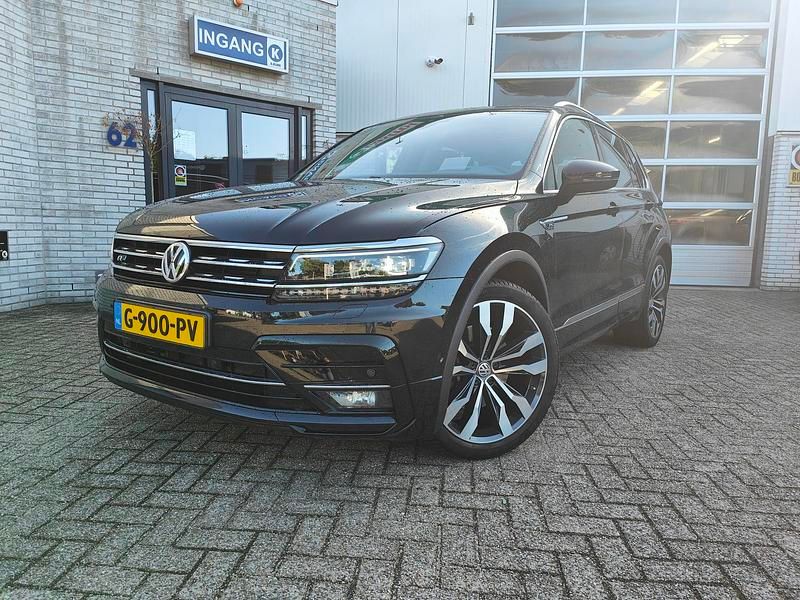 Zwart Gebruikt 2019 VW Tiguan R-line SUV | € 29.950 (Eerlijke prijs) - Afbeelding 1/4