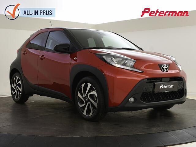 Rood Gebruikt 2024 Toyota Aygo Hatchback | € 22.499 (Iets duurder) - Afbeelding 1/4