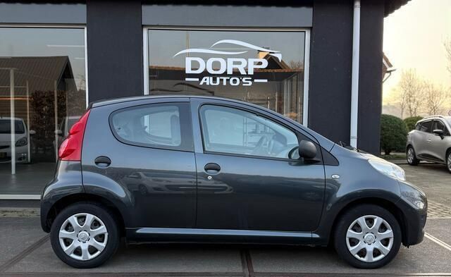 Occasion Peugeot 107 68 PK (50 kW) 2011 Grijs Hatchback