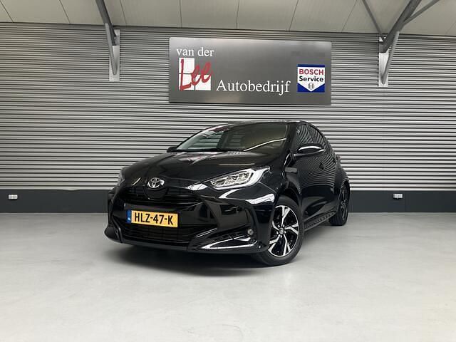Zwart, metallic lak Gebruikt 2024 Toyota Yaris Style Hatchback | € 25.750 (Eerlijke prijs) - Afbeelding 1/4