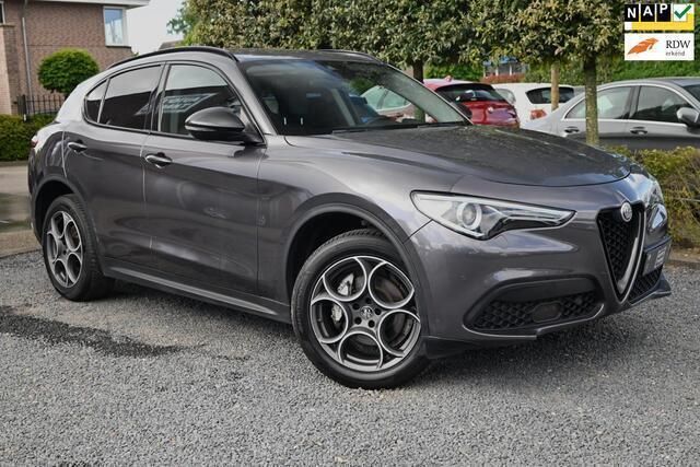 Grijs Gebruikt 2018 Alfa Romeo Stelvio Tech Edition SUV | € 24.950 (Goede deal) - Afbeelding 1/4