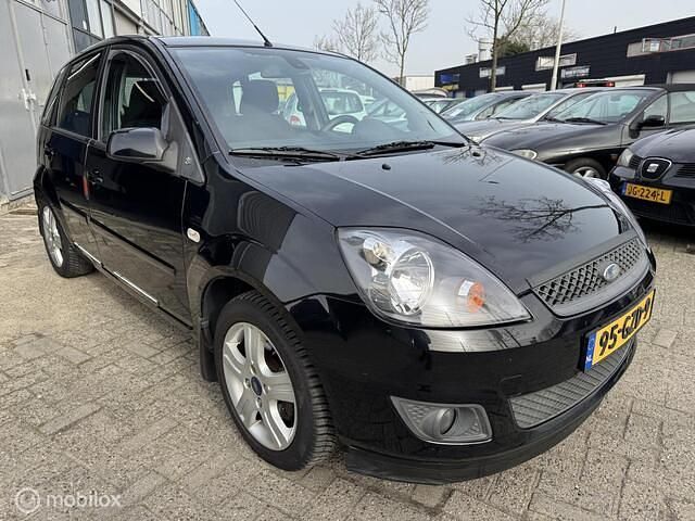 Occasion Ford Fiesta Titanium 69 PK (50 kW) 2008 Zwart (metallic) Hatchback