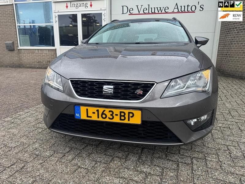 Grijs, metallic lak Gebruikt 2014 Seat Leon ST FR Stationwagen | € 12.900 (Goede deal) - Afbeelding 1/4