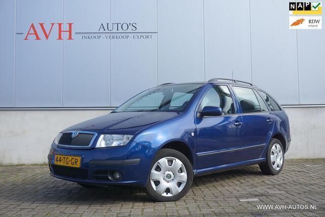 Blauw Occasion 2006 Skoda Fabia Hatchback | € 1.950 - Afbeelding 1/4