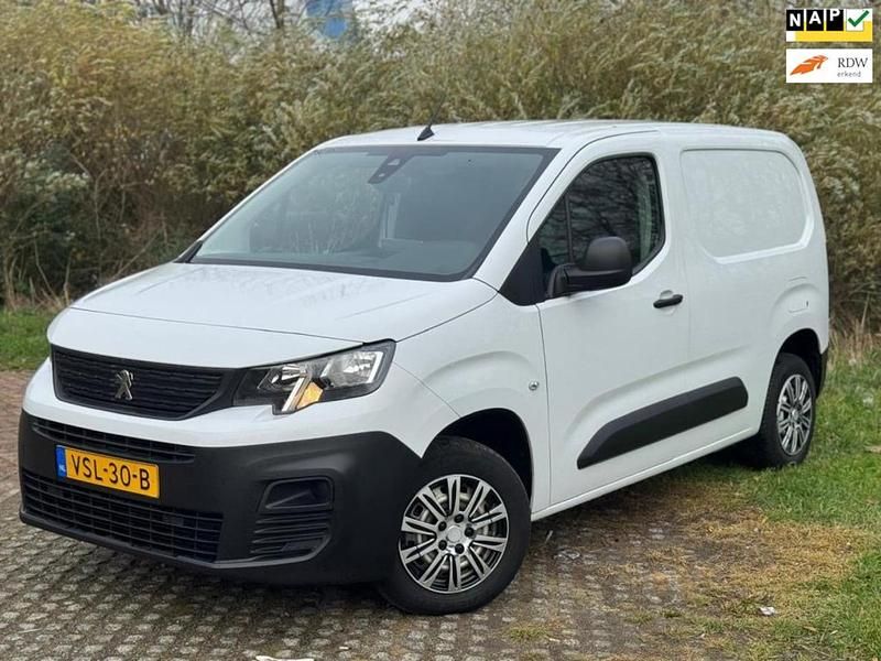 Wit Occasion 2022 Peugeot Partner S MPV | € 7.695 (Super prijs) - Afbeelding 1/4