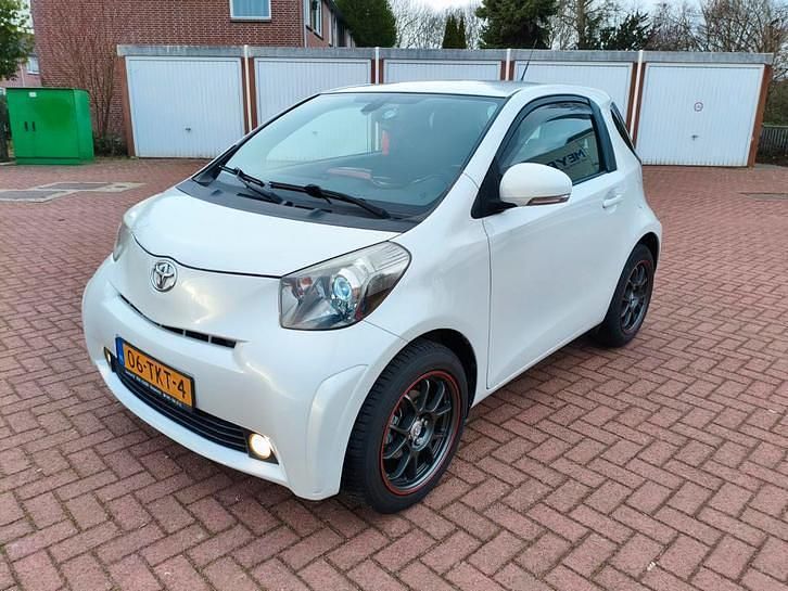 Occasion 2012 Toyota iQ Hatchback | € 4.450 (Eerlijke prijs) - Afbeelding 1/4