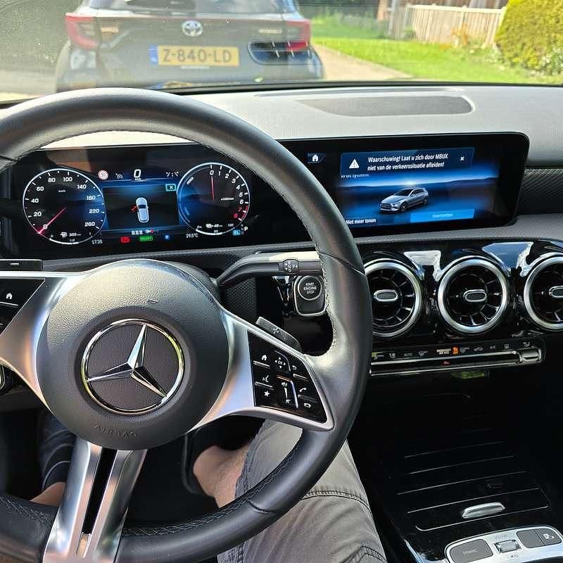 Occasion Mercedes A250 Business 163 PK (119 kW) 2023 Zwart Hatchback