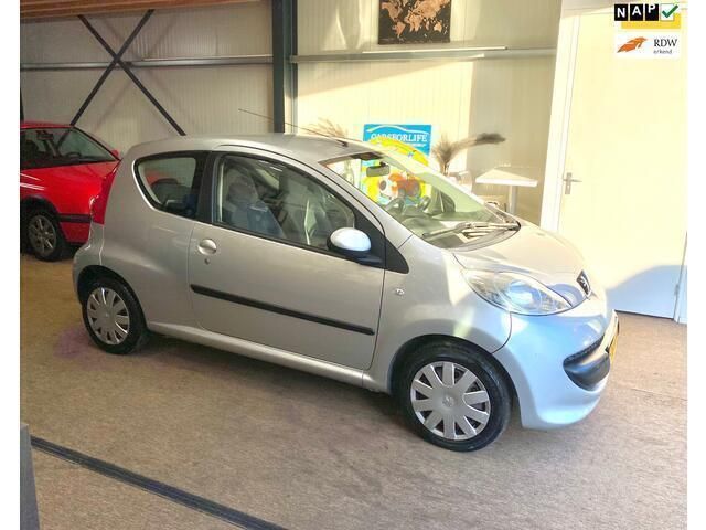 Grijs Gebruikt 2006 Peugeot 107 Hatchback | € 1.499 (Eerlijke prijs) - Afbeelding 1/4