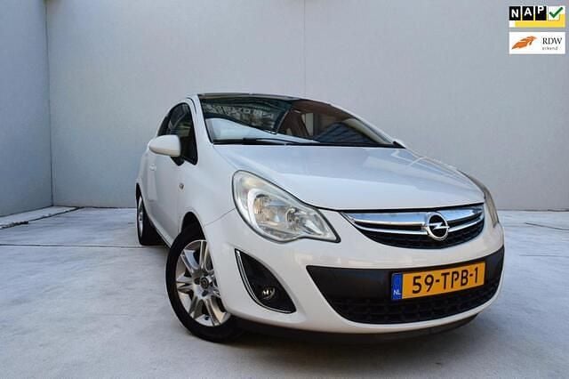 Wit Gebruikt 2012 Opel Corsa Color Edition Hatchback | € 5.888 (Iets duurder) - Afbeelding 1/4