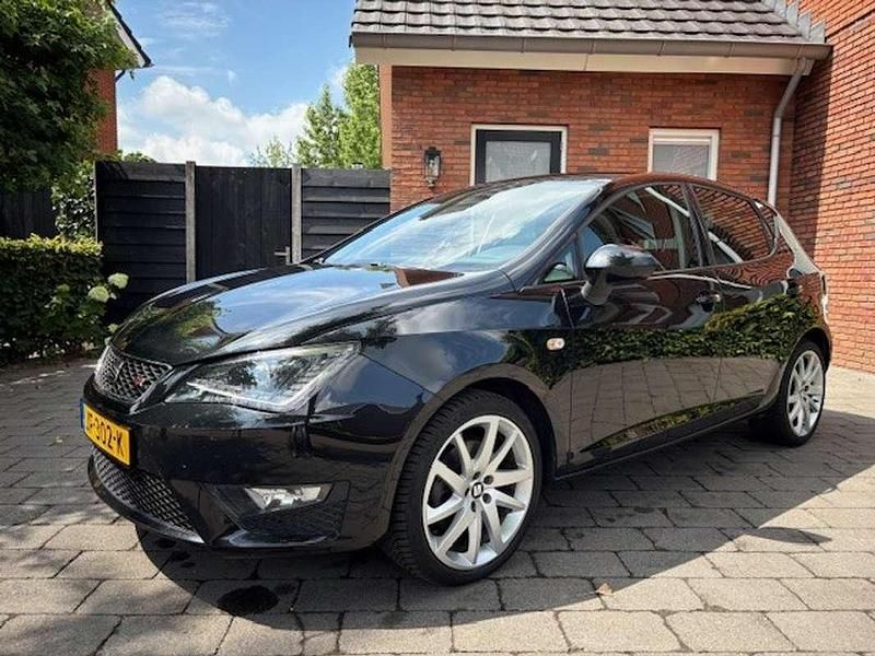 Zwart Gebruikt 2016 Seat Ibiza CONNECT Hatchback | € 10.990 (Eerlijke prijs) - Afbeelding 1/4
