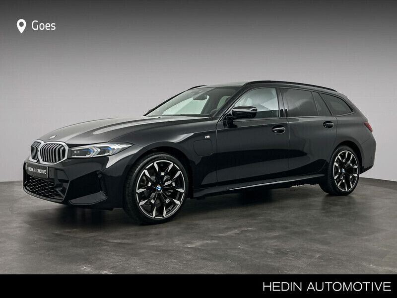 Zwart Gebruikt 2025 BMW 330e Comfort Edition Stationwagen | € 74.880 - Afbeelding 1/4