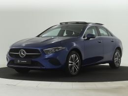 Donker 970 spectraalblauw metallic Gebruikt 2024 Mercedes 250 Luxury Sedan | € 38.945 - Afbeelding 1/4