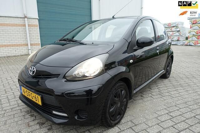 Zwart Gebruikt 2013 Toyota Aygo BlackLine Hatchback | € 5.995 (Iets duurder) - Afbeelding 1/4