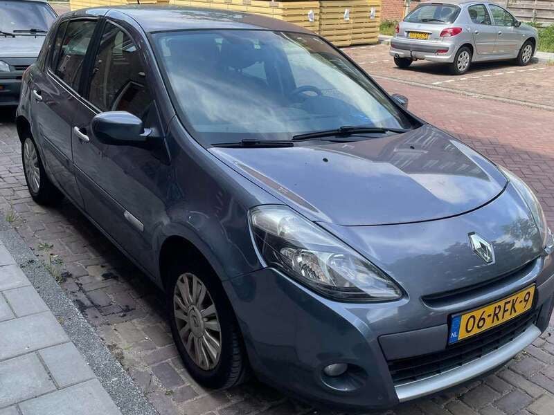 Grijs Gebruikt 2011 Renault Clio II Collection Hatchback | € 2.500 (Goede deal) - Afbeelding 1/4