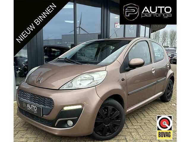 Beige Gebruikt 2014 Peugeot 107 Premium Hatchback | € 4.945 (Iets duurder) - Afbeelding 1/4