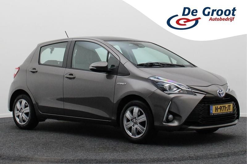 Grijs Gebruikt 2018 Toyota Yaris Hybrid Executive Hatchback | € 11.950 (Eerlijke prijs) - Afbeelding 1/4