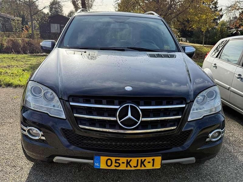 Zwart Occasion 2009 Mercedes ML280 SUV | € 11.500 (Iets duurder) - Afbeelding 1/4