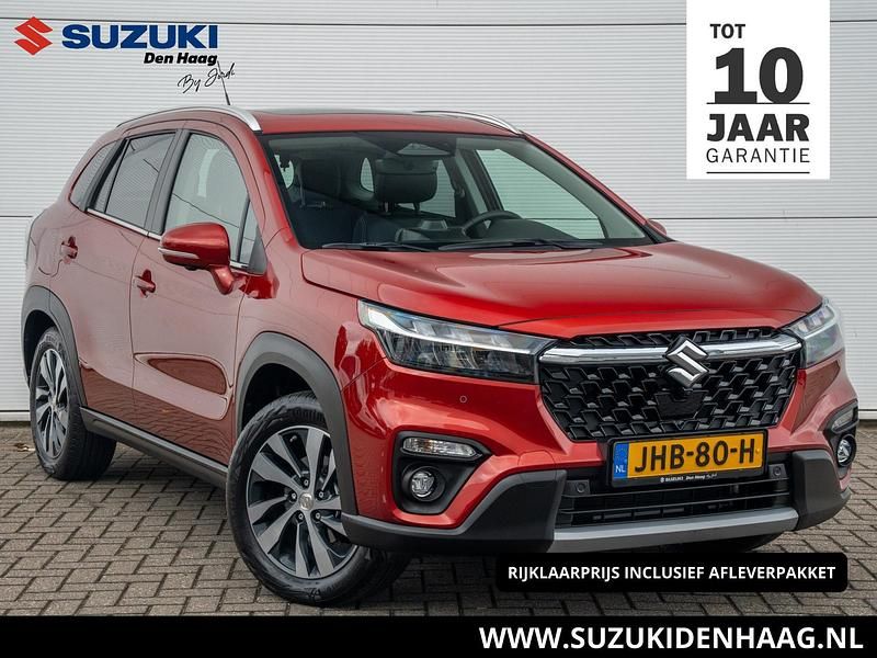 Rood Occasion 2025 Suzuki SX4 S-Cross Style SUV | € 30.950 (Eerlijke prijs) - Afbeelding 1/3