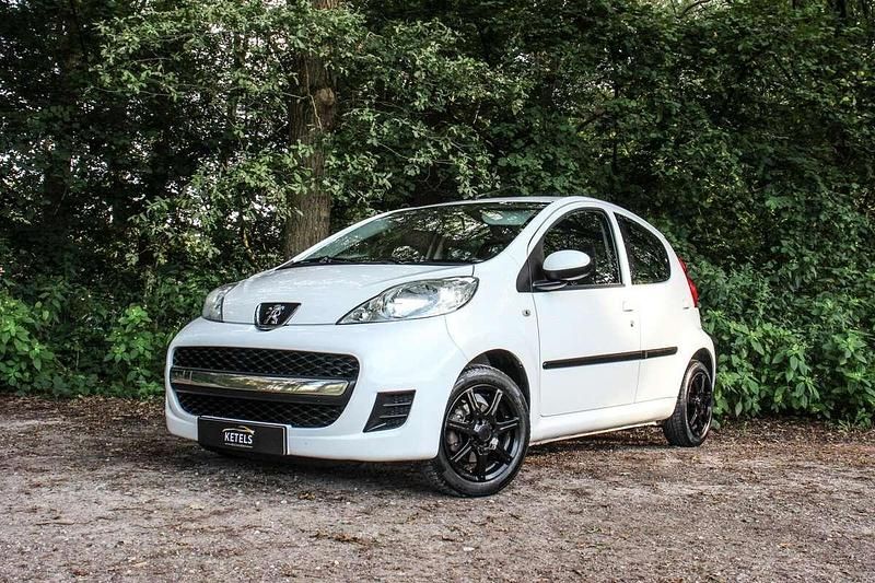 Wit Gebruikt 2010 Peugeot 107 Hatchback | € 2.245 (Goede deal) - Afbeelding 1/4