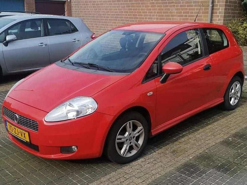 Rood Occasion 2008 Fiat Punto Active Hatchback | € 900 (Goede deal) - Afbeelding 1/4