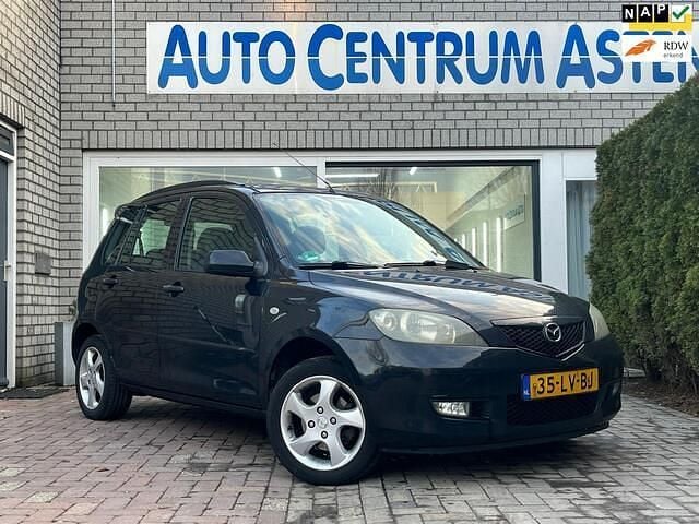 Zwart Occasion 2003 Mazda 2 Sportive MPV | € 1.999 (Eerlijke prijs) - Afbeelding 1/4