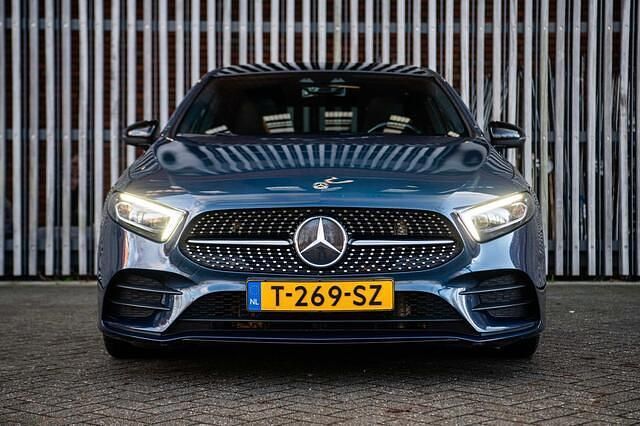 Occasion Mercedes A180 Premium Plus 116 PK (85 kW) 2019 Blauw Hatchback